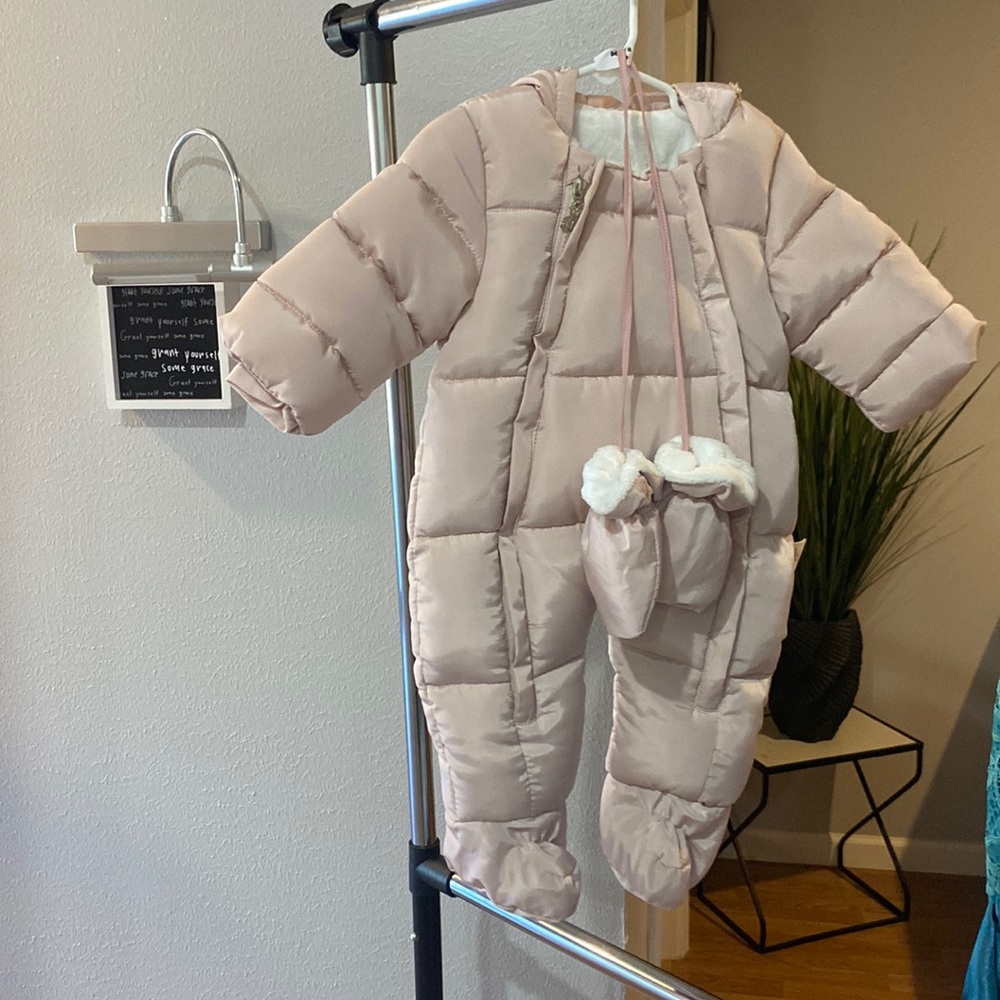 One piece snowsuit brand new size 6-9 months